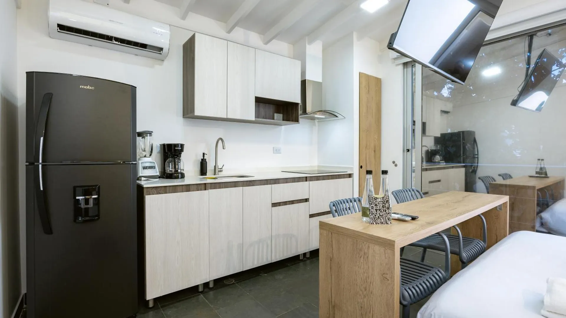 Apartamento Hermosos Aptos En Patio Bonito, Poblado Medellín Colombia